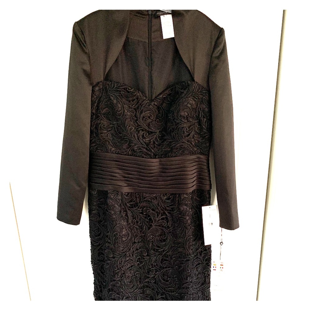 NWT . Alyce Jean De Lys Black gown. Size 8. Beauty